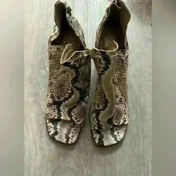 Vince Camuto Shoes - Picture 2 of 3